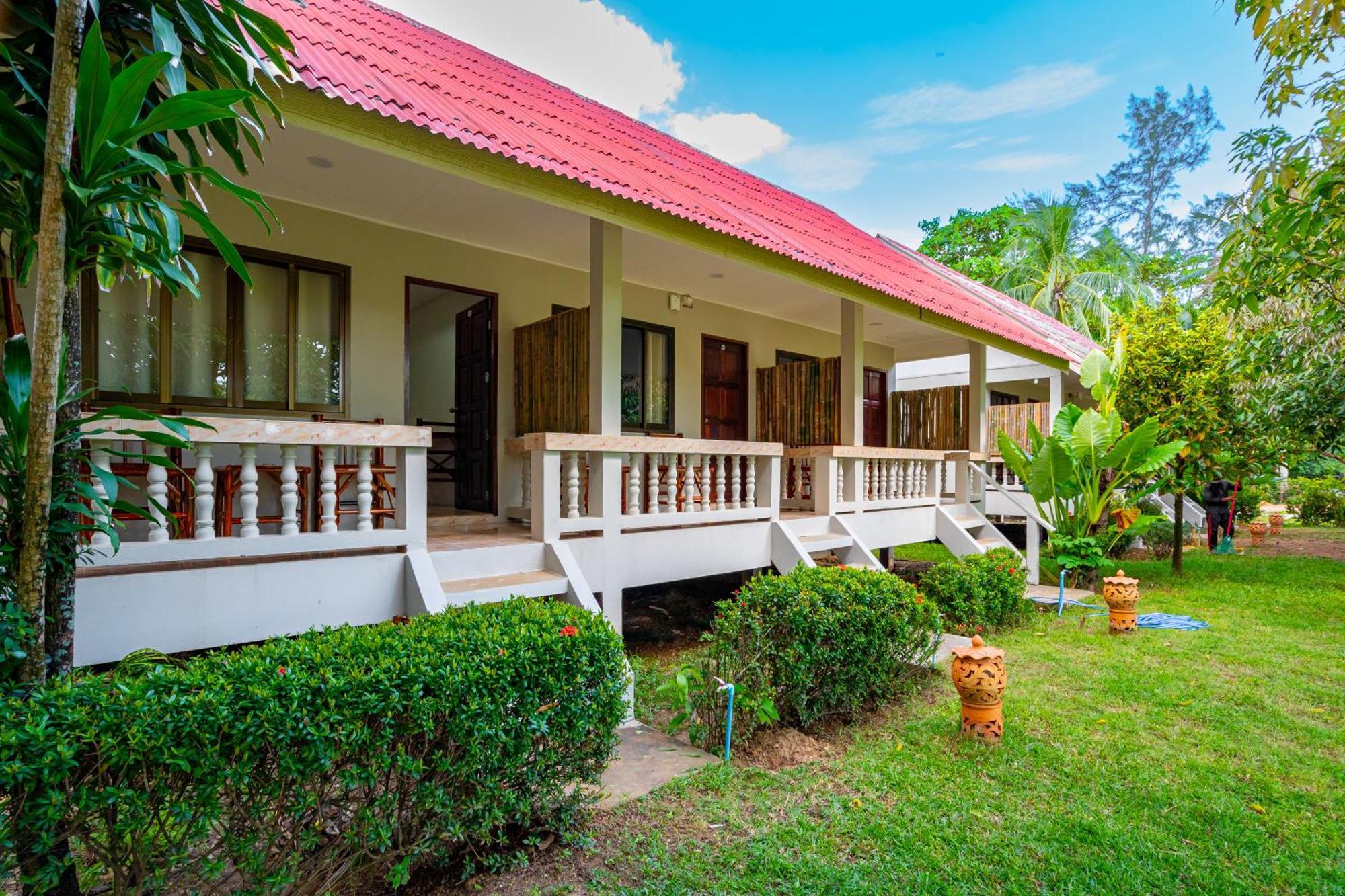 Lanta Beachfront Resort Koh Lanta Exterior photo