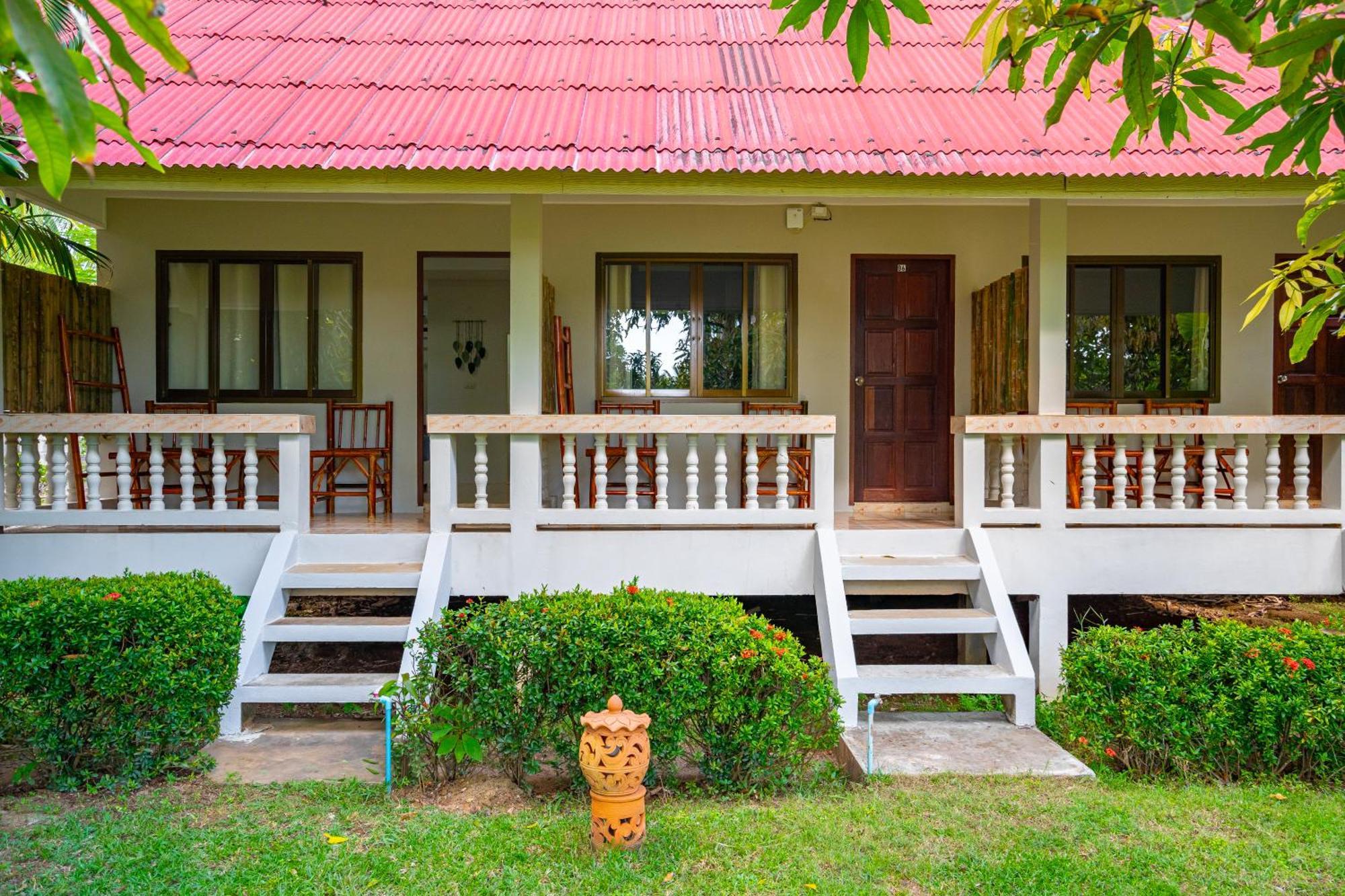 Lanta Beachfront Resort Koh Lanta Exterior photo