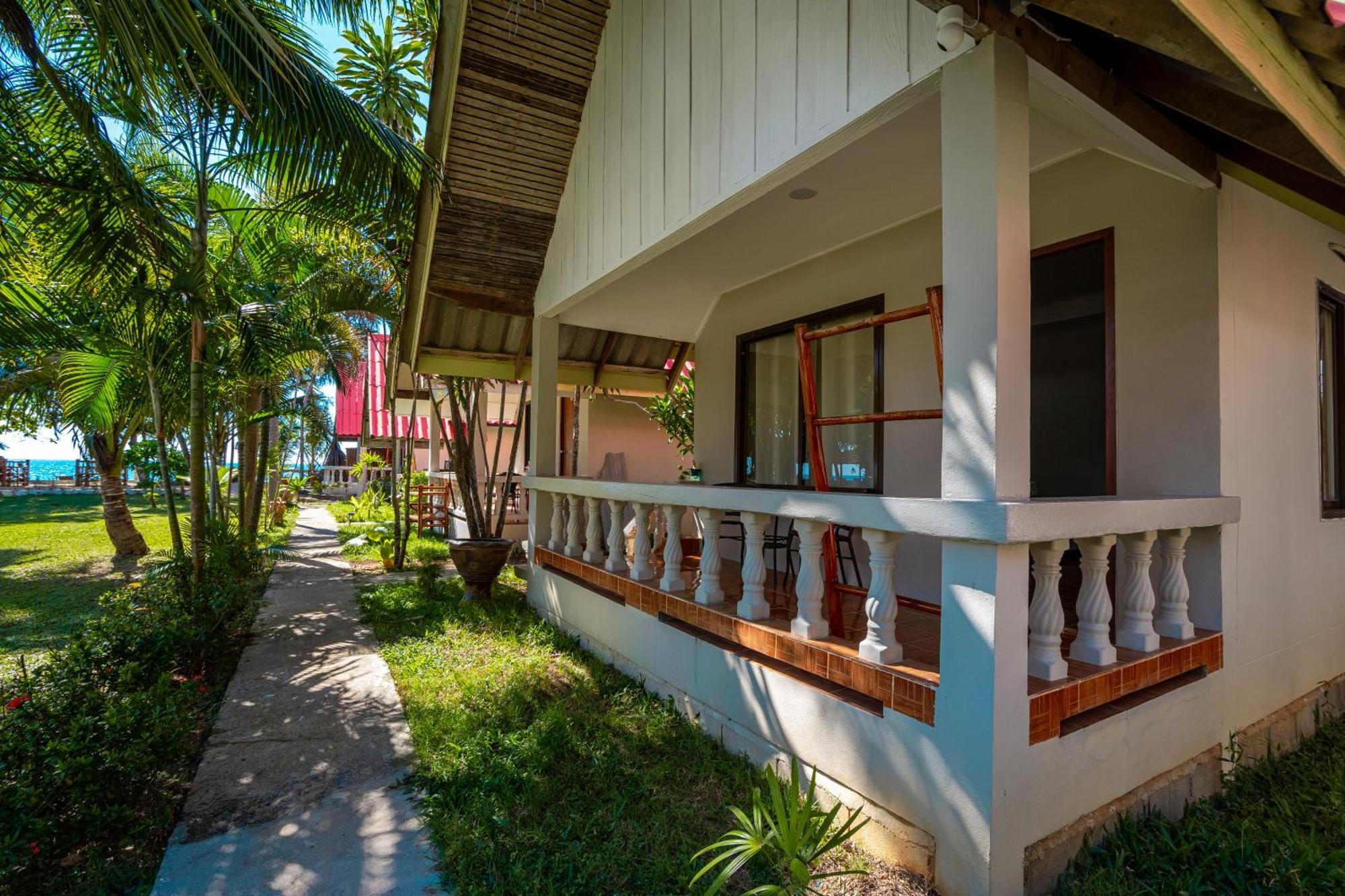 Lanta Beachfront Resort Koh Lanta Exterior photo