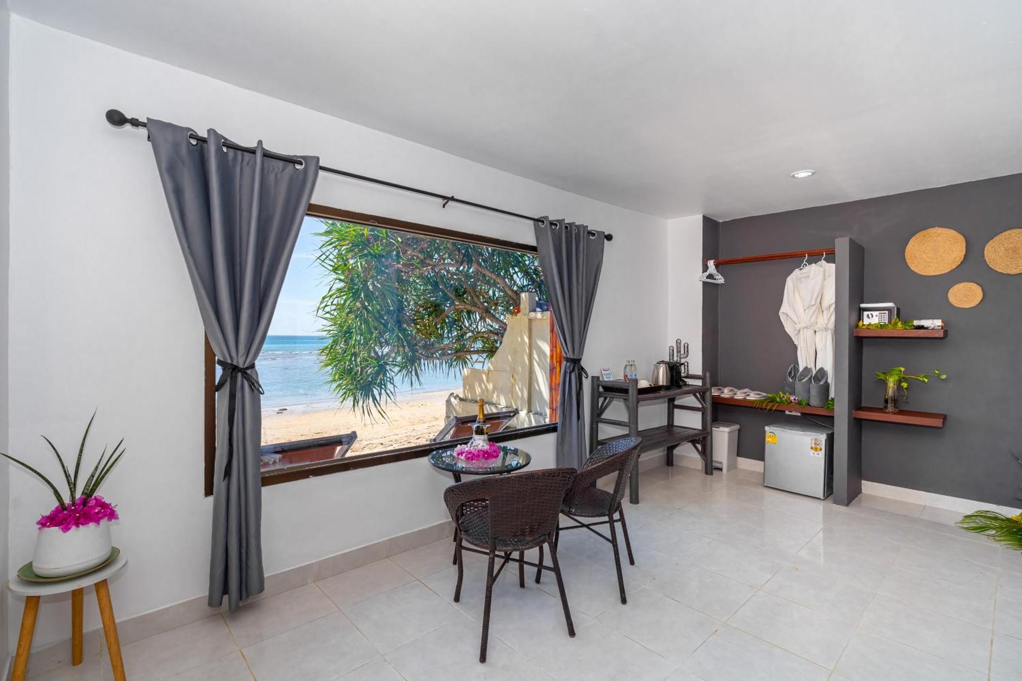 Lanta Beachfront Resort Koh Lanta Exterior photo